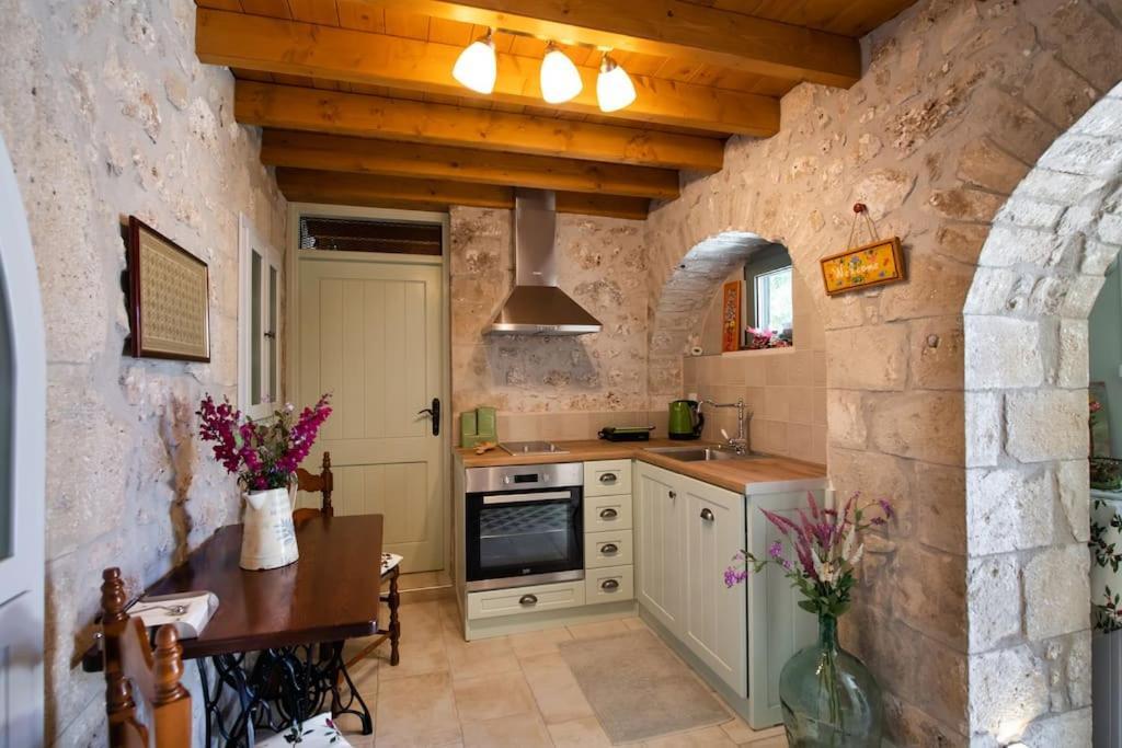 Вилла La Casa Di Bella A Tradional Stone House With Barbecue Karia  Экстерьер фото