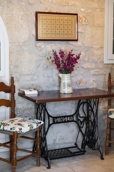 Вилла La Casa Di Bella A Tradional Stone House With Barbecue Karia  Экстерьер фото