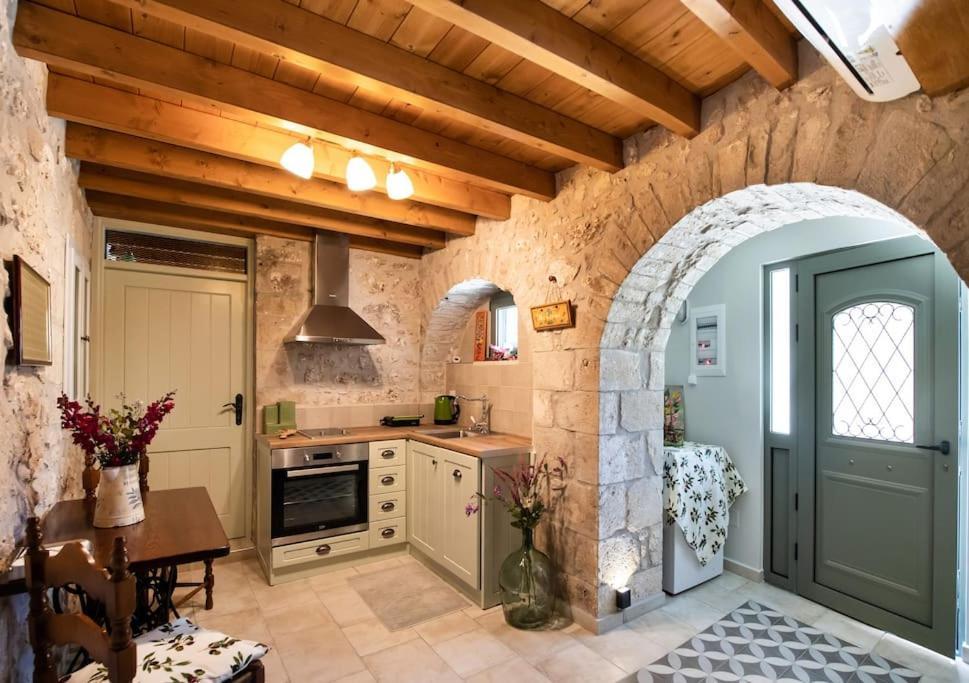 Вилла La Casa Di Bella A Tradional Stone House With Barbecue Karia  Экстерьер фото