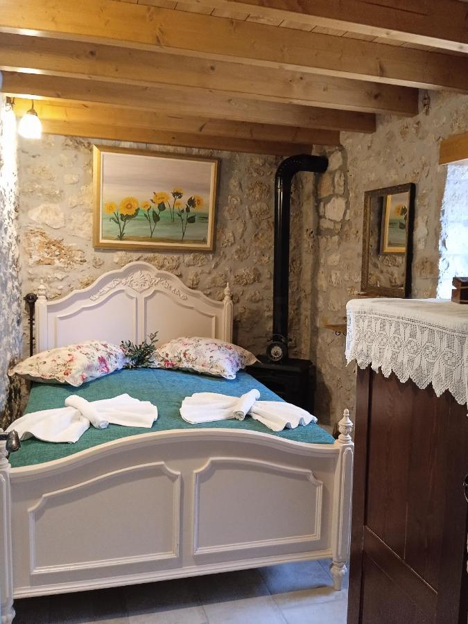 Вилла La Casa Di Bella A Tradional Stone House With Barbecue Karia  Экстерьер фото